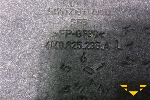 Пыльник двигателя центральный (4M0825235A) для Audi Q7 c 2015г (Ку 7)