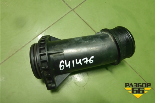 Патрубок интеркулера пластиковый (4M0145956H) для Audi Q7 c 2015г (Ку 7)