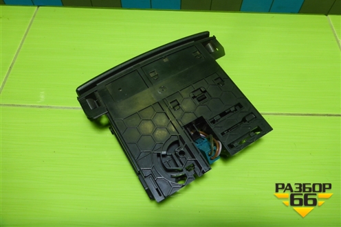 Пепельница передняя (A1648100130) для Mercedes Benz ML-Klass W164 c 2005-2011г (МЛ)