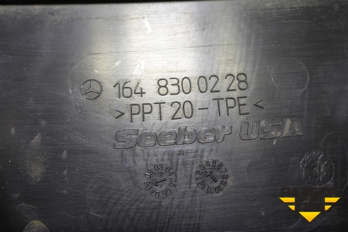 Решетка стеклоочистителей (A1648300228) для Mercedes Benz ML-Klass W164 c 2005-2011г (МЛ)