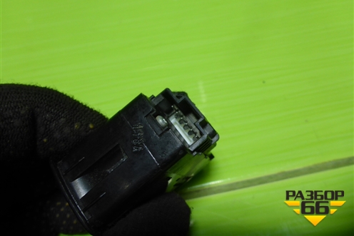 Кнопка открывания багажника (A2518706310) для Mercedes Benz ML-Klass W164 c 2005-2011г (МЛ)