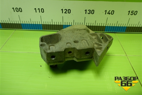 Кронштейн двигателя правый (06F199207H) для Volkswagen Golf V с 2003-2009г (Гольф 5)