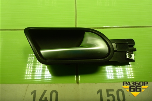 Ручка внутренняя двери передней правой (1K1837114) для Volkswagen Golf V с 2003-2009г (Гольф 5)