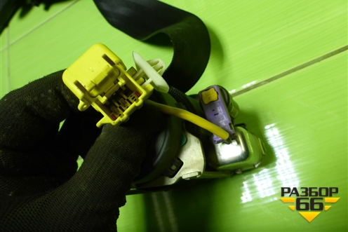 Ремень безопасности передний левый с пиропатроном (1K4857705D) для Volkswagen Golf V с 2003-2009г (Гольф 5)