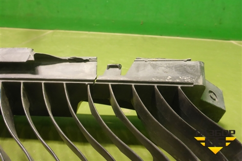 Кронштейн заднего бампера центральный (5NR807863) для Volkswagen Tiguan с 2016г (Тигуан)