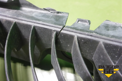 Кронштейн заднего бампера центральный (5NR807863) для Volkswagen Tiguan с 2016г (Тигуан)