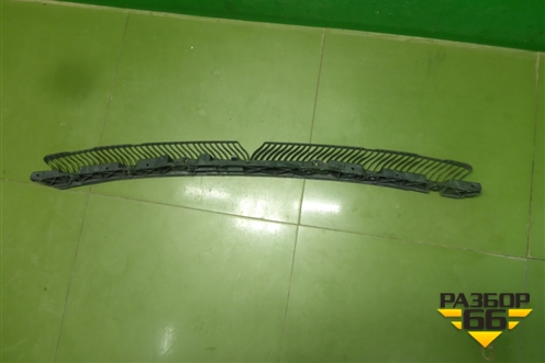 Кронштейн заднего бампера центральный (5NR807863) для Volkswagen Tiguan с 2016г (Тигуан)