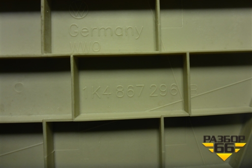 Обшивка стойки задняя верхняя правая (1K4867296B) для Volkswagen Golf V с 2003-2009г (Гольф 5)