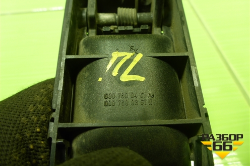 Ручка внутренняя двери передней левой (A0007600461) для Mercedes Benz G-Klass W463 с1989г (Гелендваген)