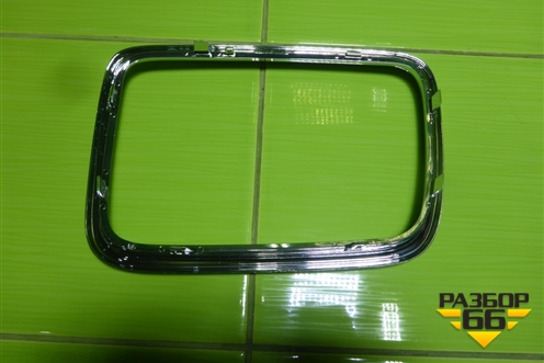 Накладка на решетку радиатора (правая новая) (51138148726) для BMW 5-серия E34 с 1988-1995г