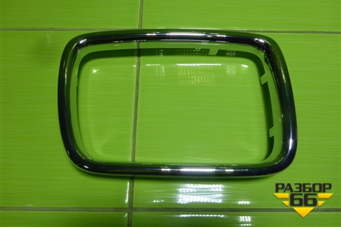 Накладка на решетку радиатора (правая новая) (51138148726) для BMW 5-серия E34 с 1988-1995г