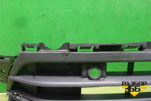 Решетка в передний бампер центральная (после 2014г под парктроник) (5CU853677B) для Volkswagen Jetta с 2010-2019г (Джетта)