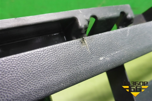 Решетка в передний бампер центральная (после 2014г под парктроник) (5CU853677B) для Volkswagen Jetta с 2010-2019г (Джетта)