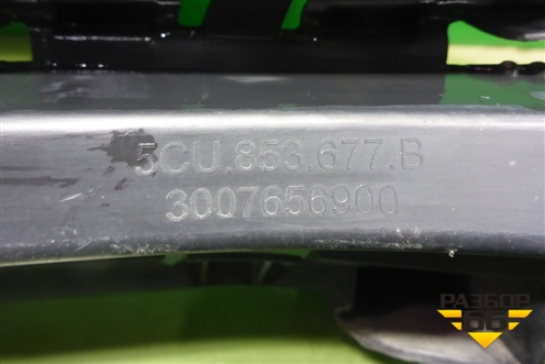 Решетка в передний бампер центральная (после 2014г под парктроник) (5CU853677B) для Volkswagen Jetta с 2010-2019г (Джетта)