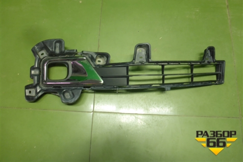 Решетка в передний бампер правая (после 2015г) (5311260210) для Toyota Land Cruiser (200) с 2008г (Ленд Крузер)