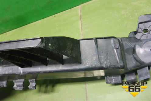 Кронштейн заднего бампера центральный (57A807863) для Skoda Karoq с 2017г (Карок)