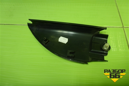 Накладка двери передней левой уголок (6RU837973) для Volkswagen Polo (седан) с 2010г (Поло)