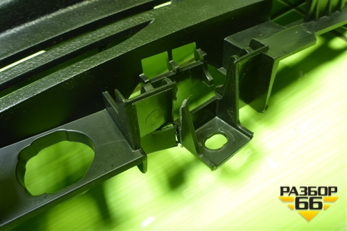 Держатель задней полки правый (117711410) для BMW X5 F15 с 2013г (Х5 Ф15)