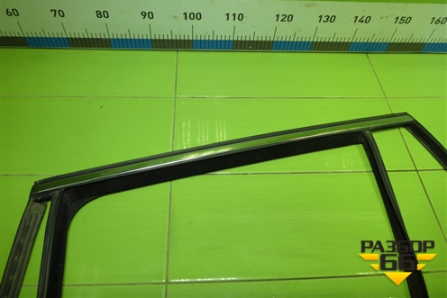 Уплотнитель стекла двери задней левой для BMW X5 F15 с 2013г (Х5 Ф15)