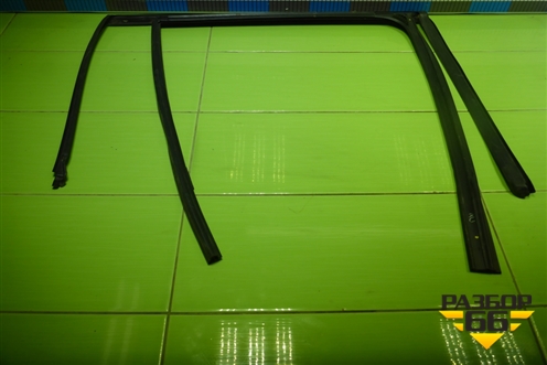 Уплотнитель стекла двери задней левой для BMW X5 F15 с 2013г (Х5 Ф15)