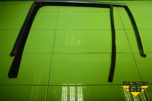 Уплотнитель стекла двери задней левой для BMW X5 F15 с 2013г (Х5 Ф15)