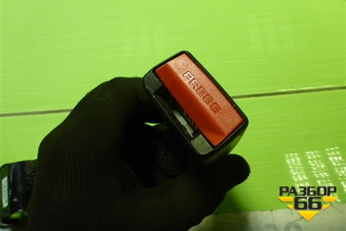 Замок ремня безопасности задний (центральный) (7318063) для BMW X5 F15 с 2013г (Х5 Ф15)