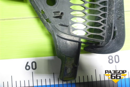 Решетка в передний бампер правая (под парктроник до 2021г) (86594M6020) для Kia Cerato с 2018г (Серато 4)