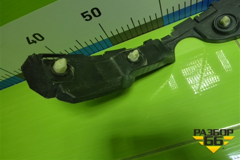 Кронштейн заднего бампера левый (6RU807393) для Volkswagen Polo (седан) с 2010г (Поло)