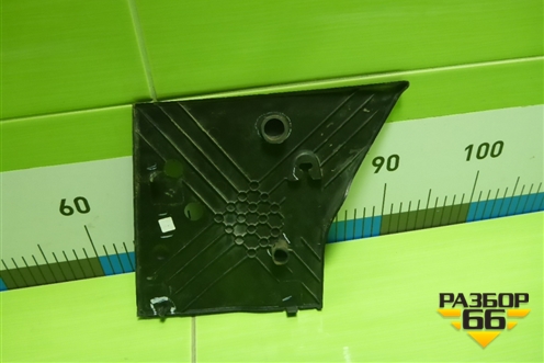 Накладка моторного отсека правая (80A805286) для Audi Q7 c 2015г (Ку 7)