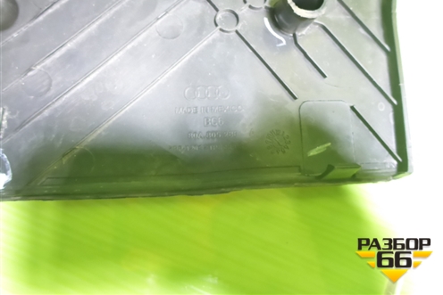 Накладка моторного отсека правая (80A805286) для Audi Q7 c 2015г (Ку 7)