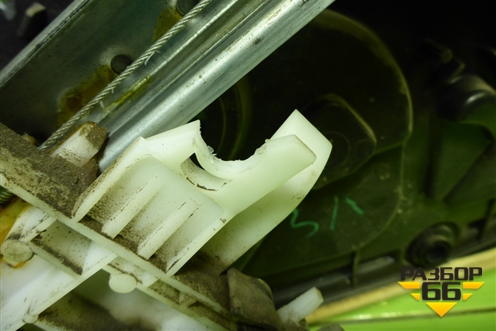 Стеклоподъёмник механический задний левый (2N1127001A) для Ford Fusion с 2002г (Фьюжн)