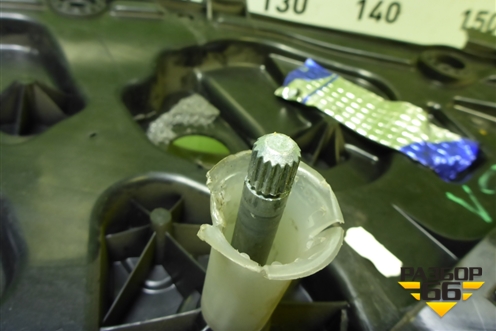 Стеклоподъёмник механический задний левый (2N1127001A) для Ford Fusion с 2002г (Фьюжн)