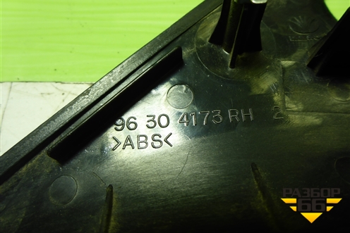 Накладка двери передней правой уголок (96304173) для Chevrolet Lanos с 2004г (Ланос)