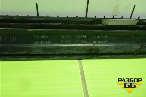 Накладка двери передней левой (7573202190) для Toyota Corolla (E12) с 2001-2007г (Королла 120)