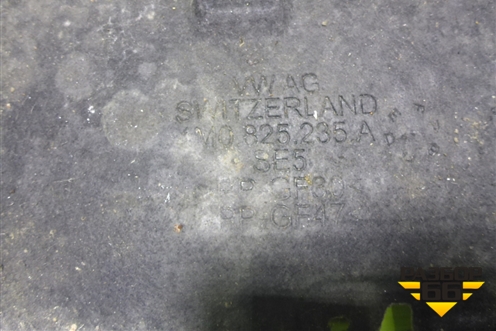 Пыльник двигателя (4M0825235A) для Porsche Cayenne с 2017г (Каен)