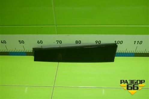 Накладка двери задней правой (на рамку) (75761011) для Toyota Camry V70 с 2017г (Камри)