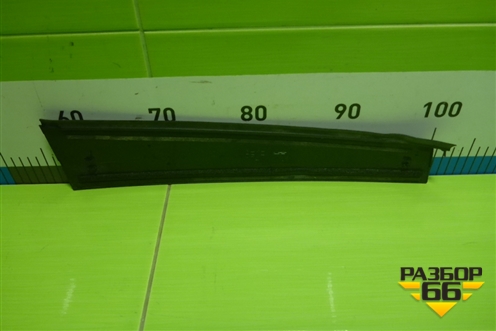 Накладка двери задней правой (на рамку) (75761011) для Toyota Camry V70 с 2017г (Камри)