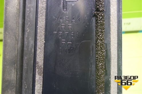 Накладка двери задней правой (на рамку) (75761011) для Toyota Camry V70 с 2017г (Камри)