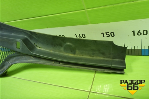 Решетка стеклоочистителей правая (5E1819416B) для Skoda Octavia (A7) с 2013г (Октавия)