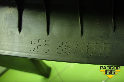 Обшивка двери багажника (лифтбэк верхняя часть) (5E5867605) для Skoda Octavia (A7) с 2013г (Октавия)