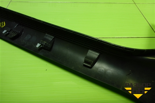 Накладка порога внутренняя переднего правого (5E0863484) для Skoda Octavia (A7) с 2013г (Октавия)