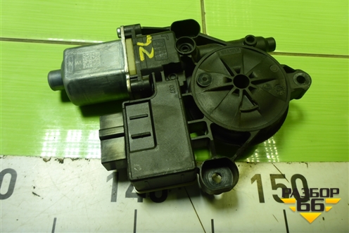 Моторчик стеклоподъёмника задний левый (5Q0959811E) для Skoda Octavia (A7) с 2013г (Октавия)