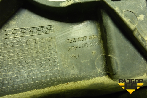 Кронштейн заднего бампера правый (5E5807864) для Skoda Octavia (A7) с 2013г (Октавия)