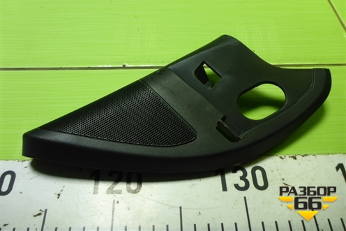 Накладка двери передней правой уголок (5E0837974) для Skoda Octavia (A7) с 2013г (Октавия)