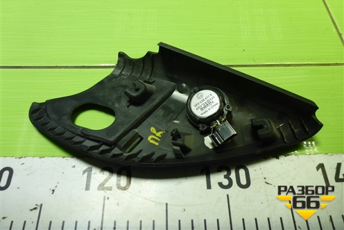 Накладка двери передней правой уголок (5E0837974) для Skoda Octavia (A7) с 2013г (Октавия)