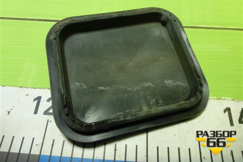 Заглушка (двери передней R+L новая) (5E0837915) для Skoda Octavia (A7) с 2013г (Октавия)