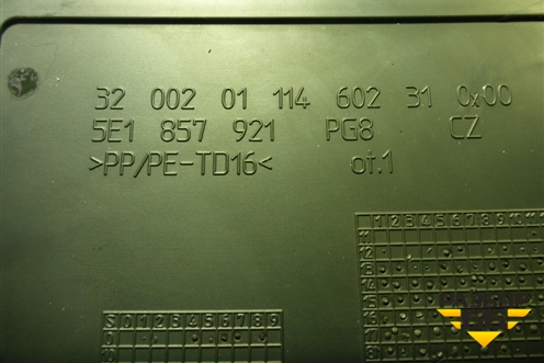 Ящик передней консоли (5E1857921) для Skoda Octavia (A7) с 2013г (Октавия)