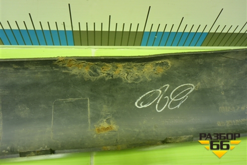 Накладка переднего бампера центральная (MN146335) для Mitsubishi L 200 c 2006-2015г (Л200)