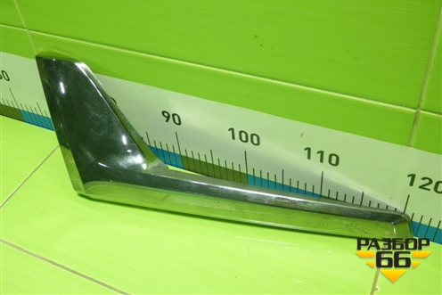 Накладка на решетку радиатора (правая) (5318160040) для Toyota Land Cruiser (200) с 2008г (Ленд Крузер)