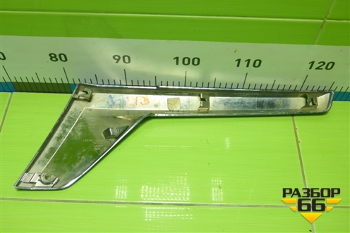 Накладка на решетку радиатора (правая) (5318160040) для Toyota Land Cruiser (200) с 2008г (Ленд Крузер)